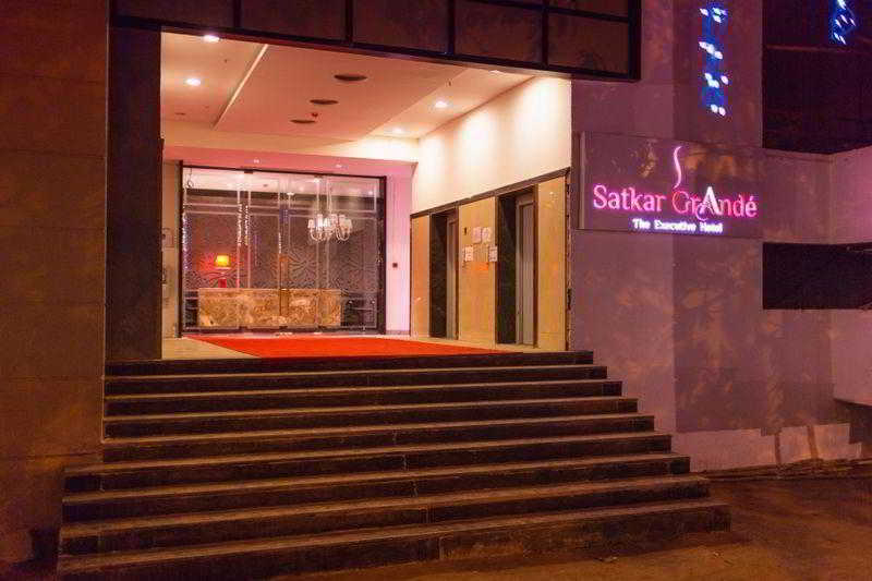 Hotel Satkar Grande Thane Buitenkant foto